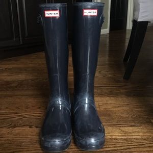 Original Hunter Glossy Navy Blue Boots w/ Buckle!!